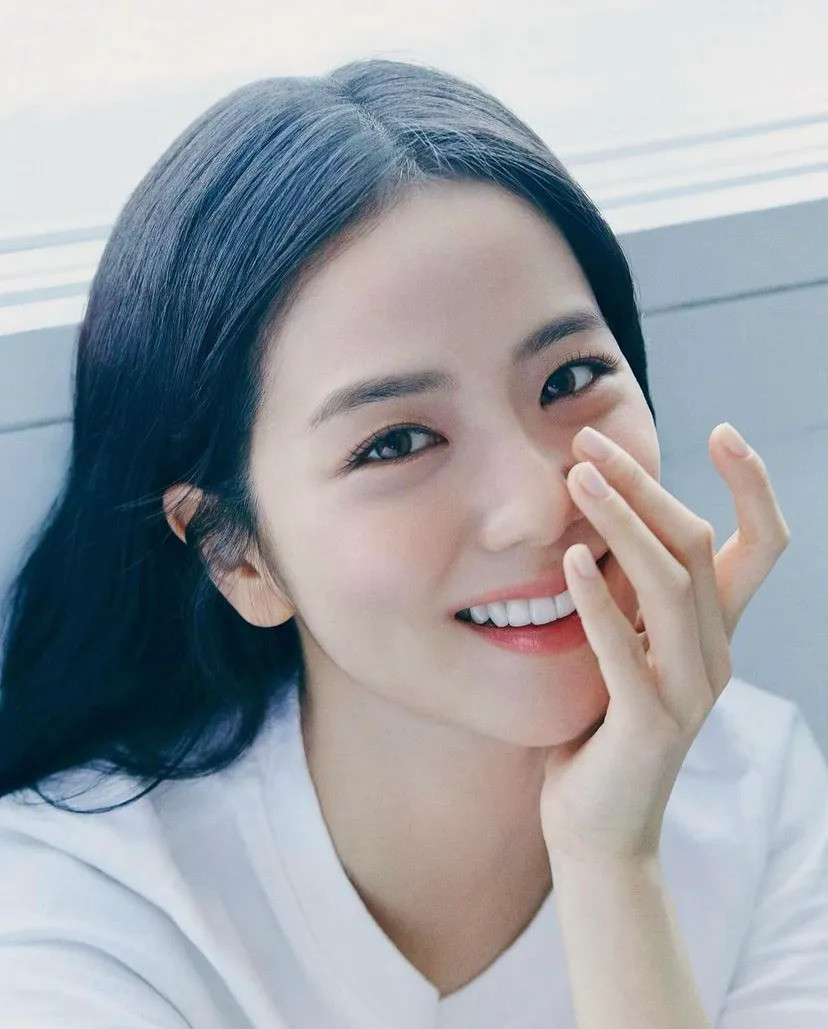 Jisoo's Bright Visuals  / BLISSOO