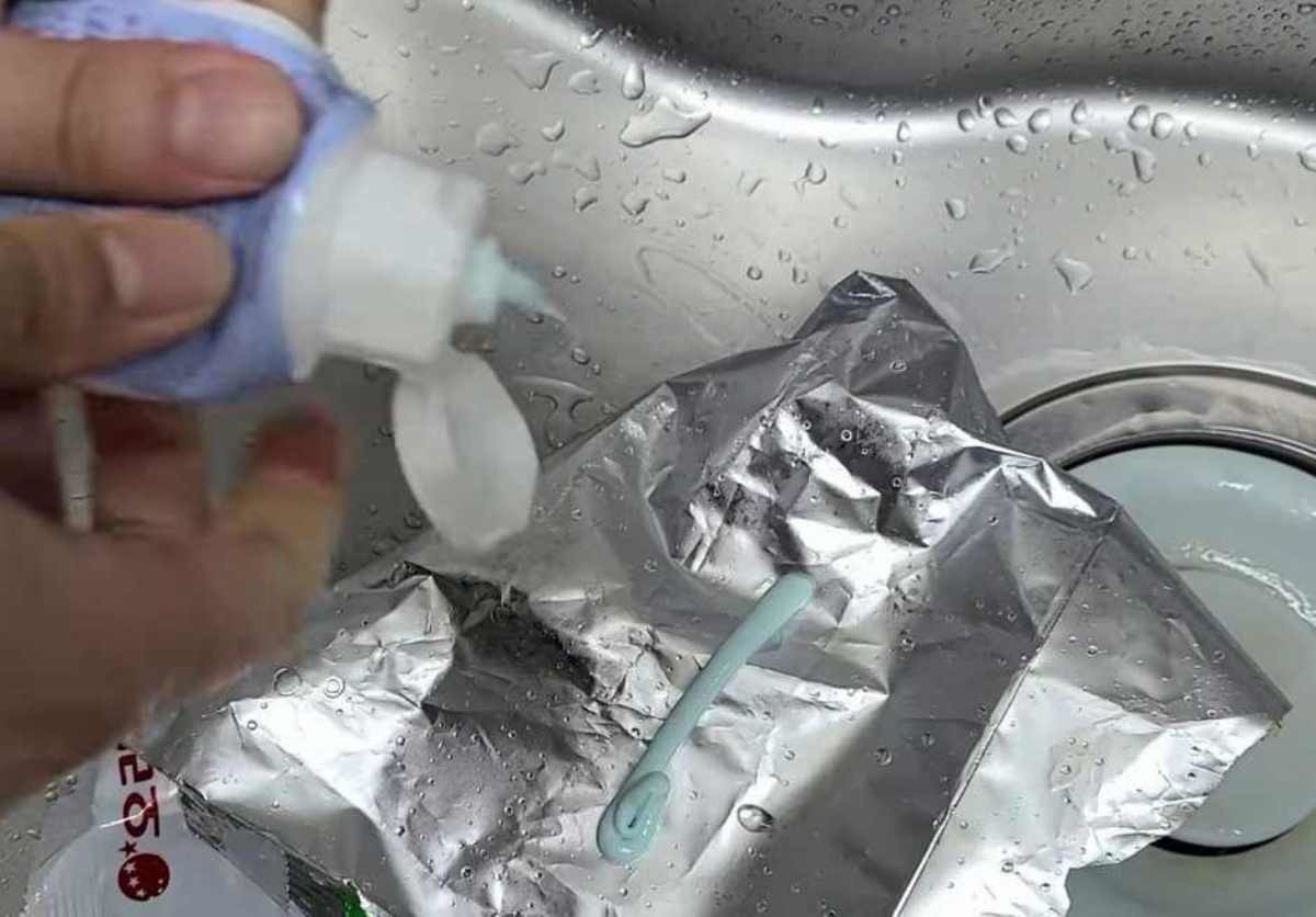 '과자봉지와 치약 조합, 그 결과는?' / 유튜브 '청소의정석'