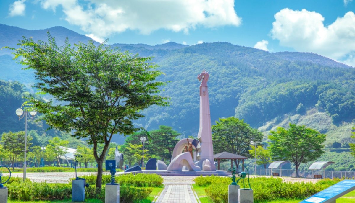 용담댐 조각공원 / ⓒ한국관광콘텐츠랩