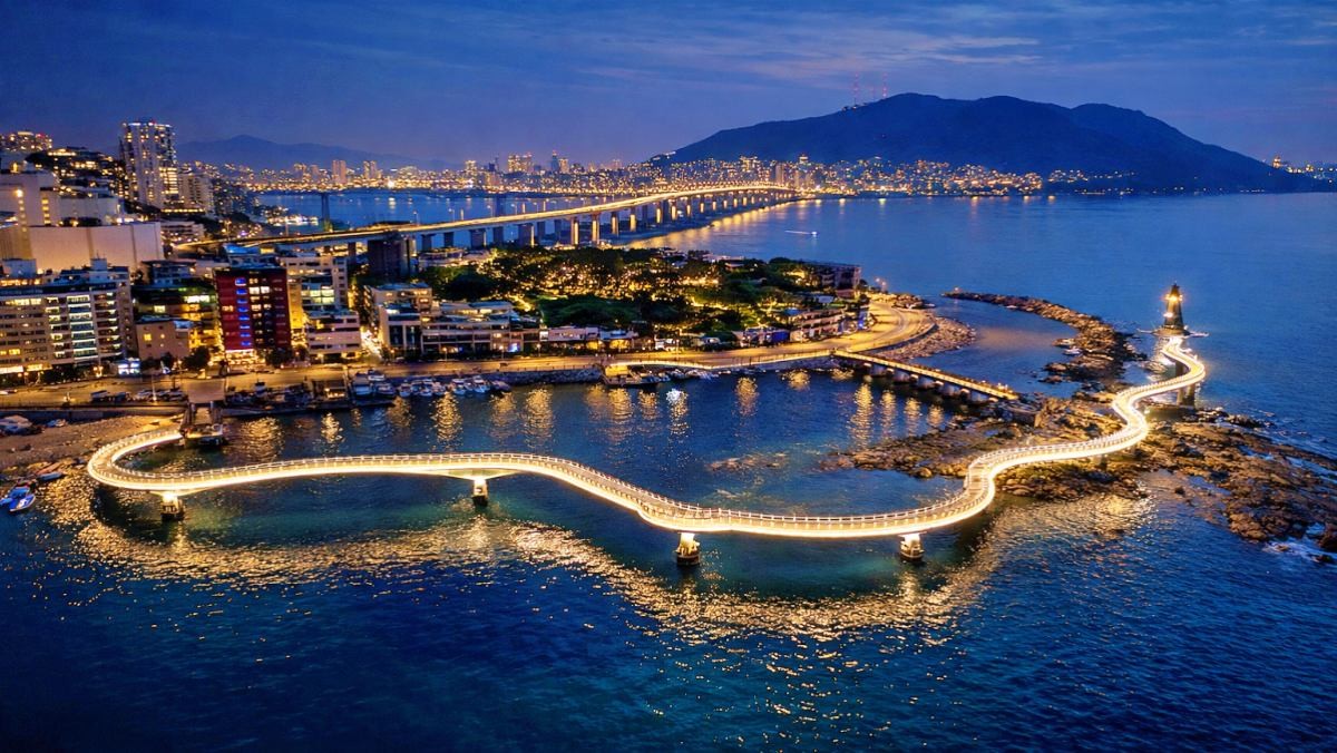 부산 송도해수욕장 야경. 기사 이해를 돕기 위해 AI로 제작한 자료 이미지로, 실제 모습과 다소 차이가 있을 수 있습니다.