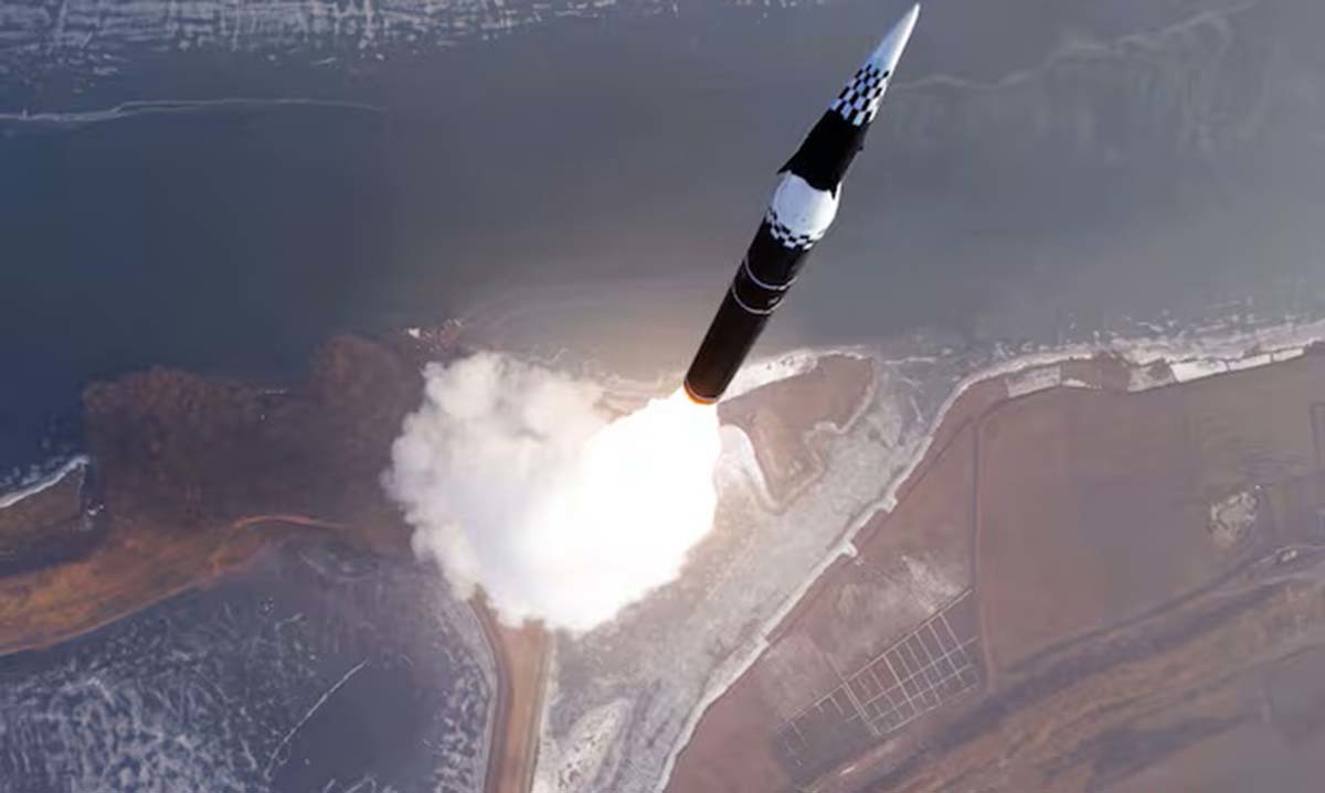 북한 미사일총국은 지난 1월 6일 신형 극초음속 중장거리 탄도미사일 시험발사를 진행한 바 있다. / 조선중앙통신