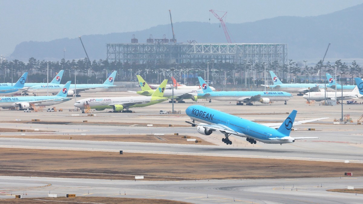비행기 타기 전 필수 확인…20일부터 전 세계 공항서 달라지는 '항공 규칙' 