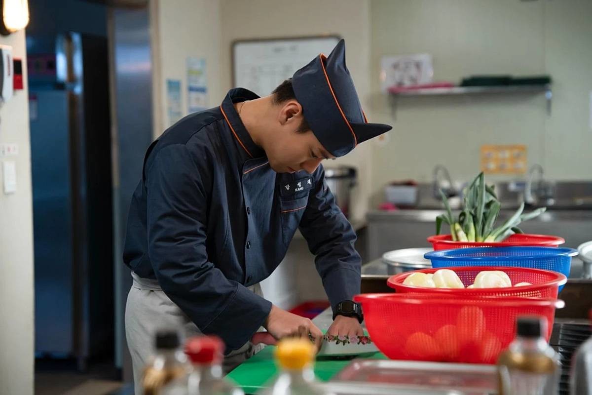 사극 벗고 취사병으로 분하는 박지훈 / 티빙