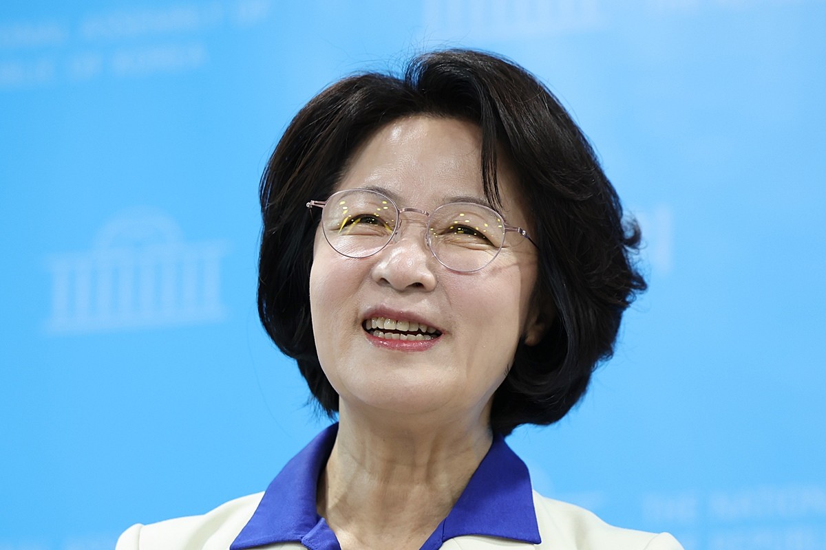 더불어민주당 경기도지사 후보로 확정된 추미애 의원이 8일 서울 여의도 국회 소통관에서 현안 기자회견을 하고 있다. / 뉴스1