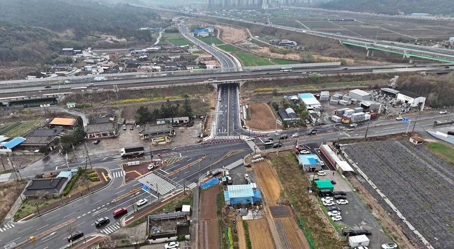 지방도 904호선 광명~화천 연결도로 조성 현장을 촬영한 드론 사진./경주시