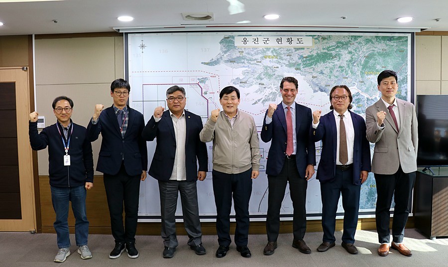 문경복 옹진군수(가운데)