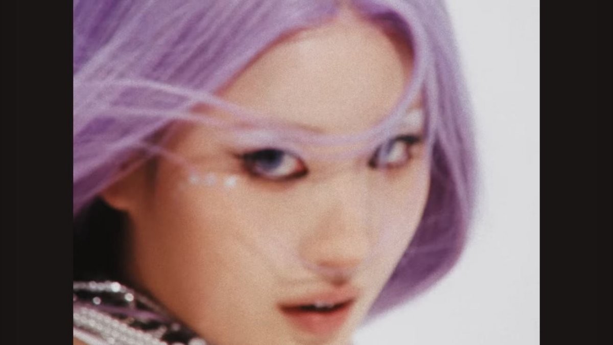 이사배 'SPECTRUM' 티저 영상 중 일부. / 유튜브 'RISABAE'