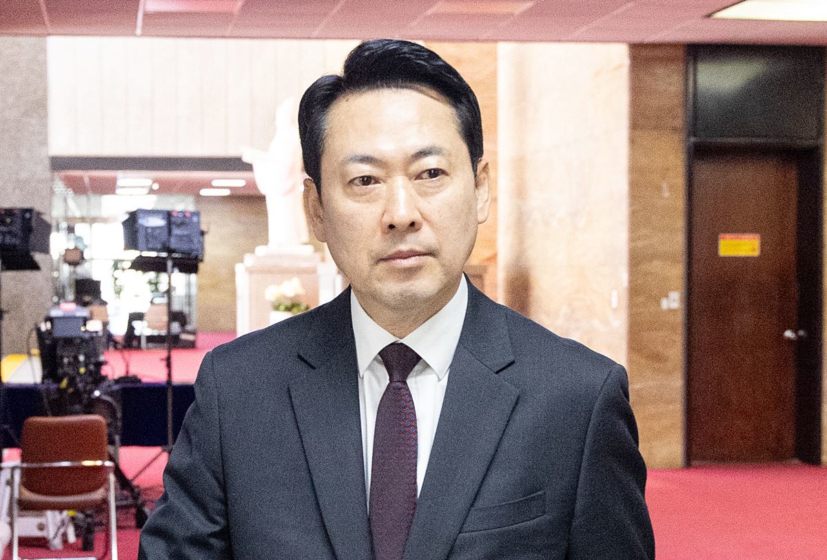 장동혁 국민의힘 대표가 8일 서울 여의도에 있는 국회 당대표실로 향하고 있다. 기사 이해를 돕기 위한 자료 사진. 장동혁 대표는 이달 중순 친공화당 성향 미국 비영리단체 초청으로 미국 워싱턴DC를 방문한다. 장 대표는 오는 14일 출국해 16일까지 사흘간 미국 워싱턴DC에서 일정을 소화하고 17일에 귀국하는 2박 4일 방미를 추진 중인 것으로 전해졌다. 장 대표의 이번 방미는 미국 공화당 출신 인사들이 이끄는 비영리단체 국제공화연구소(IRI) 초청에 따른 것으로 알려졌다. / 연합뉴스