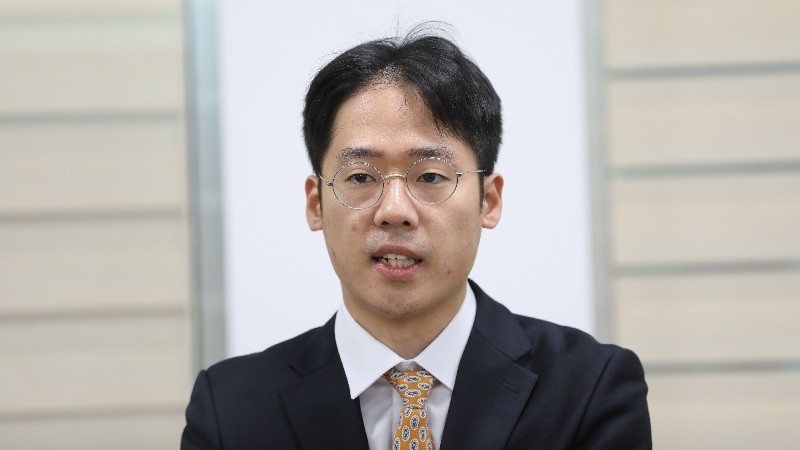 강희린 개혁신당 대전시장 후보가 8일 대전시의회에서 기자회견을 열고 행정수도 논의 공백을 비판하며 ‘메가 대전’ 구상을 제안하고 있다./사진=김지연 기자