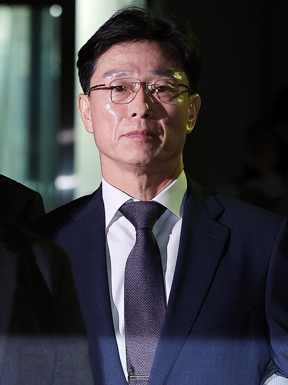 채상병 순직 및 수사 외압·은폐 의혹의 핵심 피의자인 임성근 전 해병대 1사단장이 23일 오후 서초구 서울중앙지방법원에서 열린 구속 전 피의자 심문(영장실질심사)을 마친 뒤 법원을 빠져나가고 있다. 2025.10.23/뉴스1