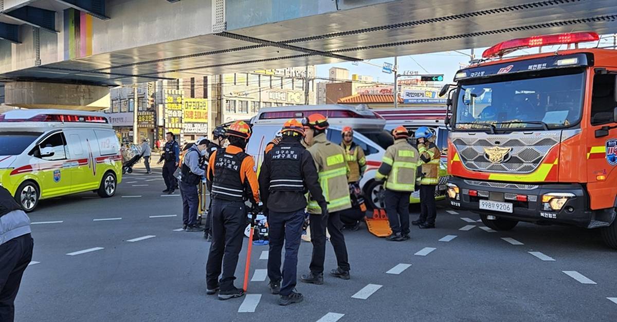 대구서 차량이 횡단보도 건너던 보행자 덮쳐…1명 중상·2명 경상