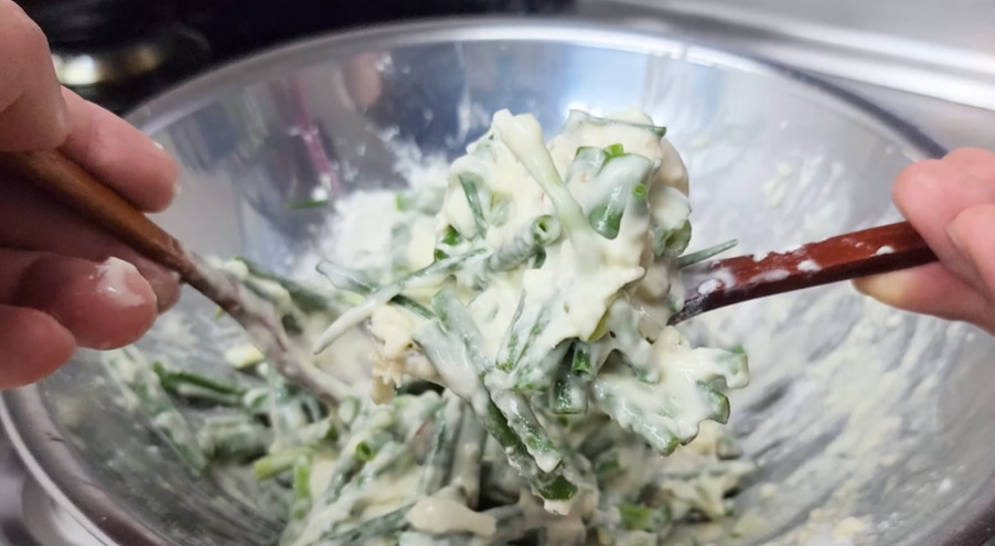 파전에 물 붓지 마세요...대신 '이것' 넣으면 '과자'처럼 바삭합니다 