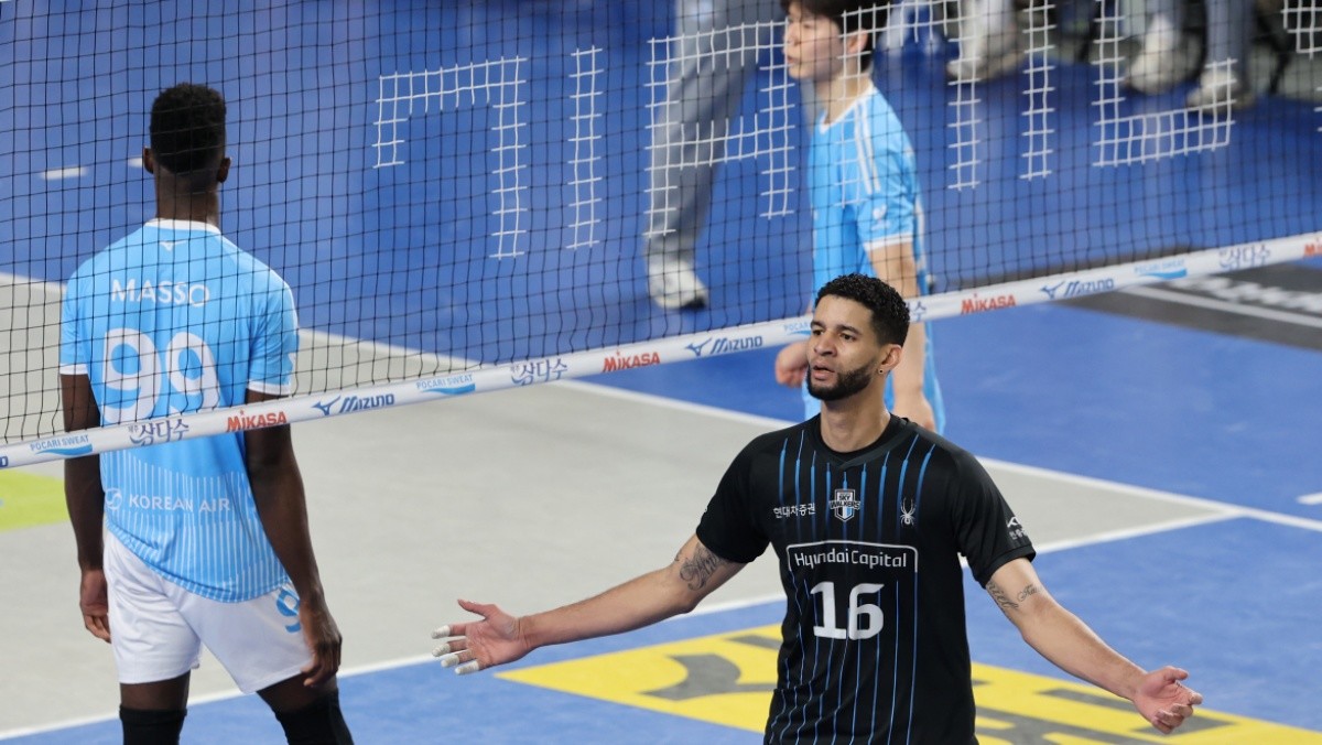 8일 충남 천안 유관순체육관에서 열린 프로배구 2025-2026 V리그 남자부 챔피언 결정전 4차전 대한항공과 현대캐피탈의 경기에서 승리한 현대캐피탈 레오가 득점 후 환호하고 있다. / 뉴스1