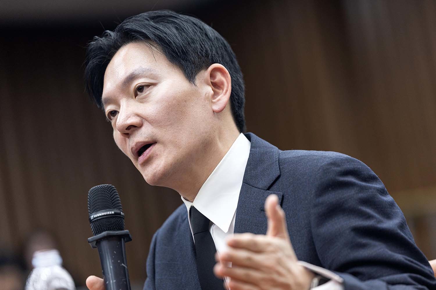 '쌍방울 대북 송금' 사건을 수사했던 박상용 검사가 7일 서울 여의도 국회에서 국민의힘 '윤석열정권 정치검찰 조작기소 의혹사건 진상규명' 국정조사특별위원회 위원단 주최로 열린 더불어민주당의 공소취소·재판조작 진상규명 청문회에 증인으로 출석해 의원 질의에 답변하고 있다. / 뉴스1