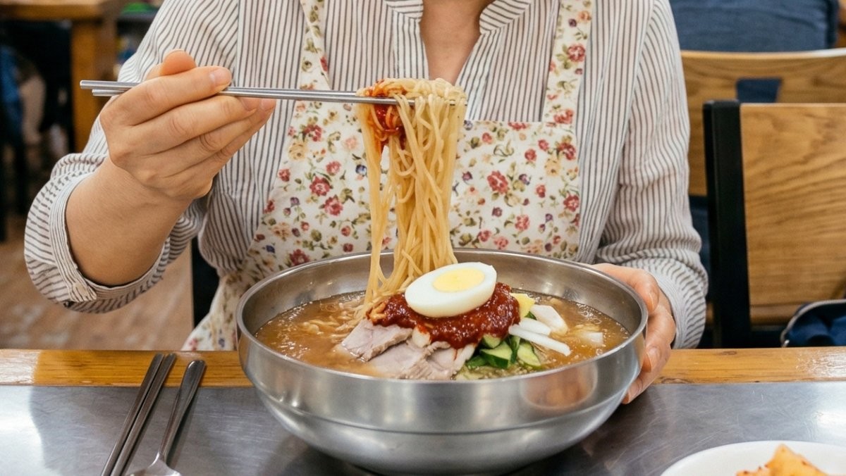 부산 밀면. (실제와 차이가 있을 수 있습니다.) AI가 생성한 자료사진.