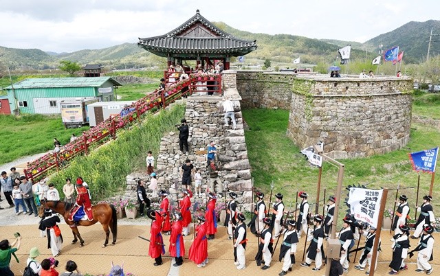 지난해 열린 전라병영성축제 / 강진군