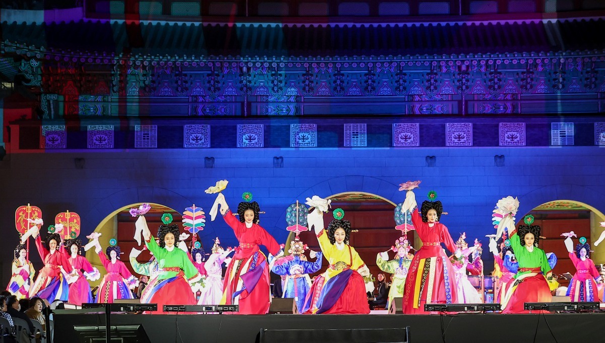지난해 서울 종로구 경복궁 흥례문 광장에서 열린 '2025 궁중문화축전' 개막제 모습./ 뉴스1