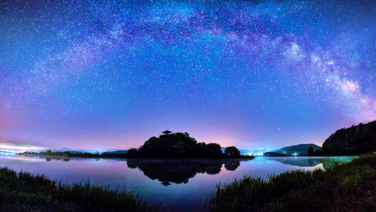 전국 사진작가들 입소문 난 '이곳'…강물 위로 별빛 쏟아지는 '국내 은하수 명소'