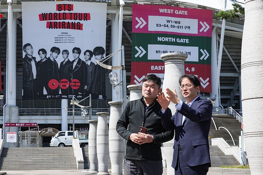 이동환 고양시장(오른쪽)