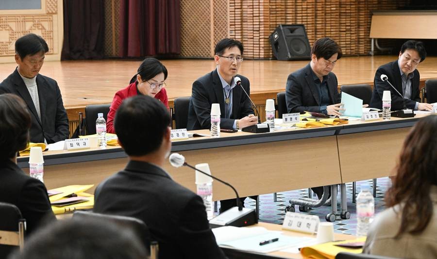 황명석 경상북도지사 권한대행 행정부지사 회의 주재 모습