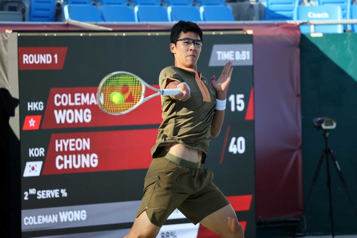 테니스가 수명 늘려주는 운동 1위로 알려졌다. 해당 사진은 정현이 지난해 10월 서울 송파구 올림픽공원 테니스코트에서 열린 유진투자증권 서울오픈 국제 남자 챌린저 테니스대회 남자 단식 32강전 콜맨 윙(홍콩)과 경기를 하고 있다. / 뉴스1