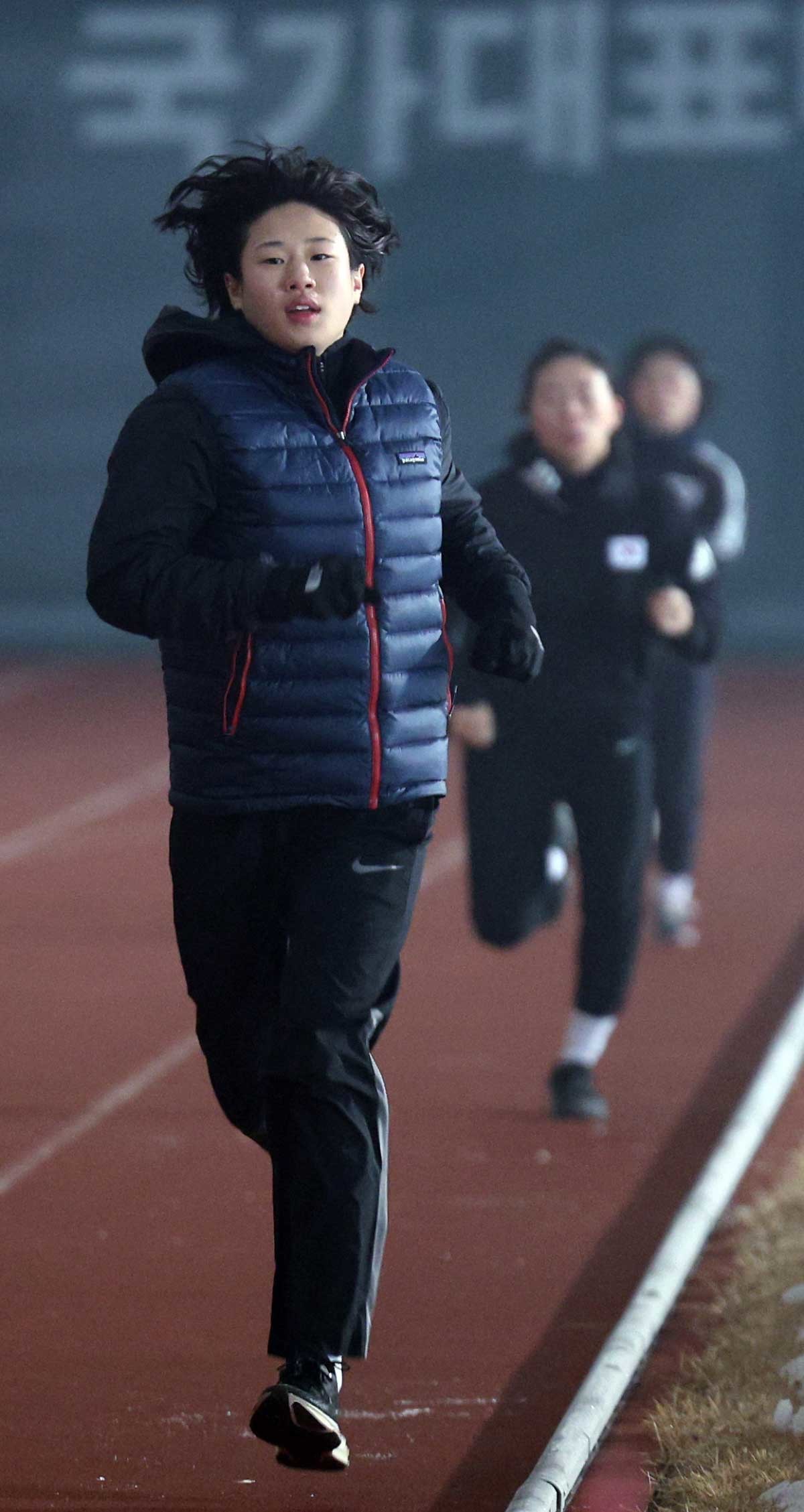 조깅 자료사진. 국가대표 선수들이 지난 2024년 1월 충북 진천국가대표선수촌 대운동장에서 구슬땀을 흘리며 새벽훈련을 하고 있다. / 뉴스1