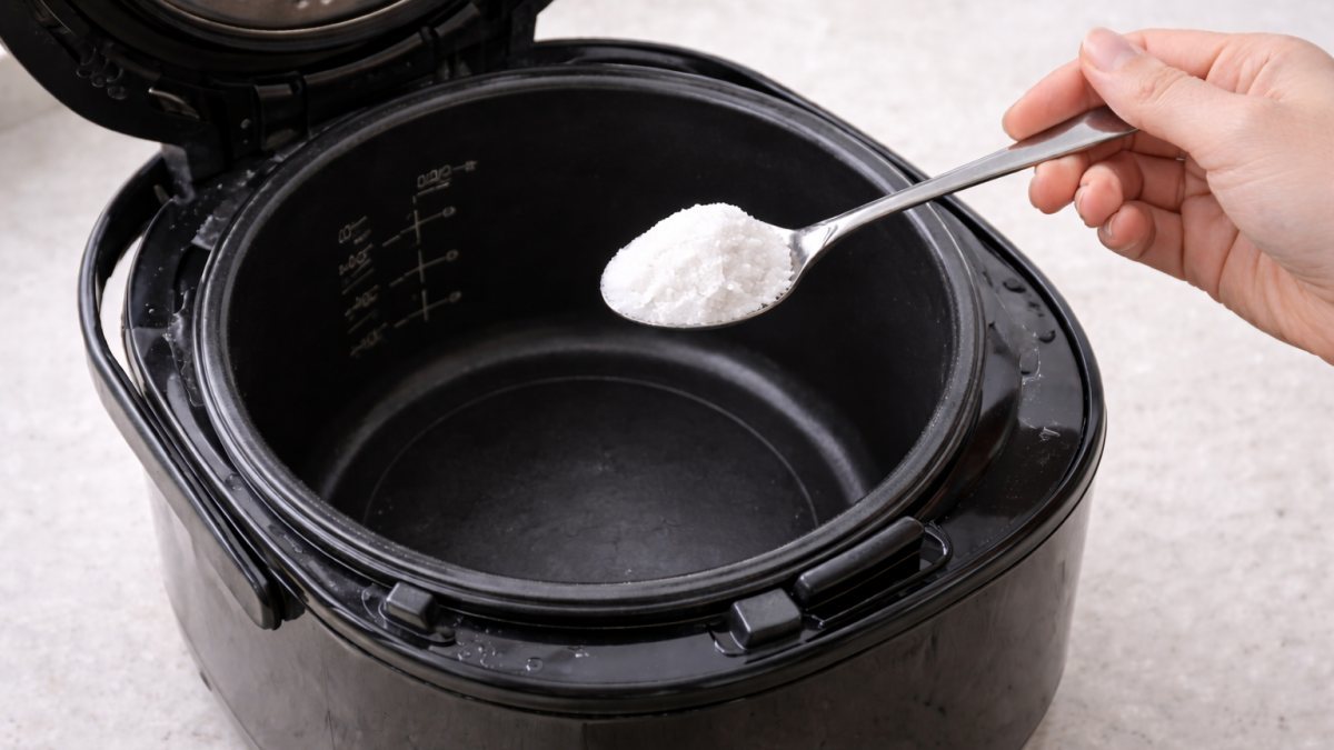  전기밥솥 냄새 없애고 싶다면 '이 가루' 활용해 보세요…이 간단한 걸 왜 몰랐을까요 