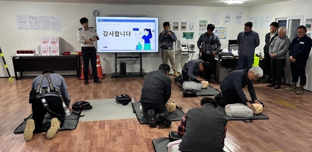 부산항 신항 건설현장서 추락사고 대응훈련…현장 중심 안전관리 강화