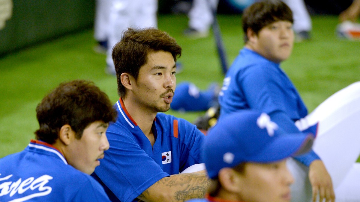 지난 2015년 11월 일본 도쿄돔에서 열린 2015 세계야구소프트볼연맹(WBSC) 프리미어12 결승전 참석한 오재원 / 뉴스1