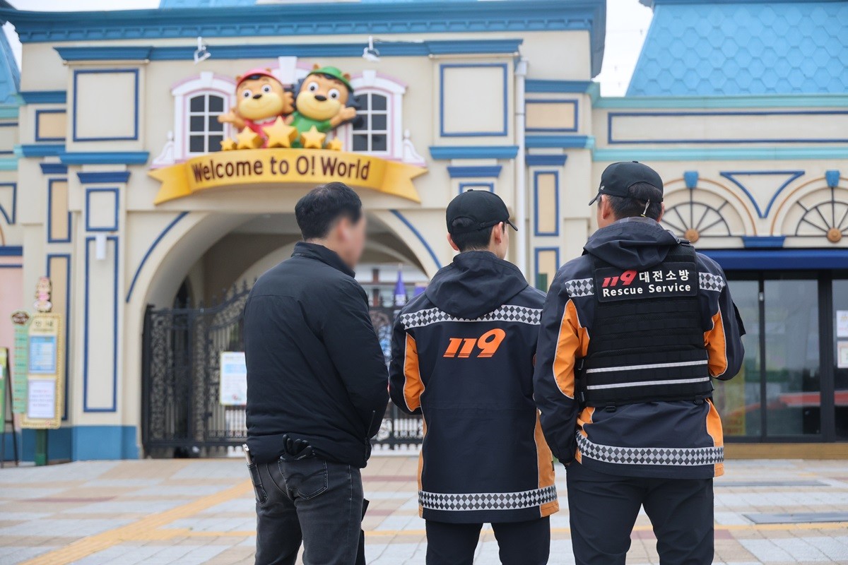 대전 오월드 모습. 지난 8일 오전 9시 30분쯤 대전시 중구 사정동에 있는 오월드에서 늑대 1마리가 탈출했다. 오월드와 대전 중구, 경찰, 소방 당국 등은 합동으로 수색 및 포획 작업에 나섰다. 경찰은 '늑대를 발견하더라도 직접 포획하지 말고 즉시 119 또는 112로 신고해 달라'라고 안내했다. / 연합뉴스