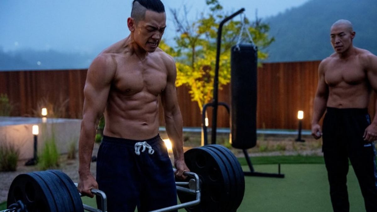 빌런을 변신한 정지훈(비). / 넷플릭스 제공