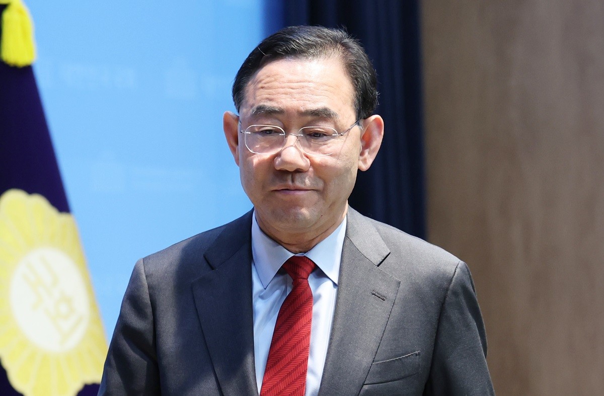 6.3 지방선거 국민의힘 대구시장 경선에서 컷오프 된 주호영 의원이 서울 여의도 국회에서 컷오프 관련 기자회견을 마친 후 소통관을 나서고 있다. 자료 사진. 주호영 국민의힘 의원이 '한동훈 전 대표가 선거 치르기 가장 좋은 지역은 제가 무소속으로 (대구시장에) 나가면 대구 수성갑이 가장 좋다'라고 말했다. 국민의힘 대구시장 경선 컷오프에 반발하고 있는 주호영 의원은 10일 KBS 라디오 '전격시사' 인터뷰에서 이른바 '주·한(주호영·한동훈) 무소속 연대'에 대한 질문에 이렇게 언급했다. 주 의원은 '(대구 수성갑에) 제 지지자들이 있는 상황이고 무소속 시장 후보와 연대가 되는 상황이기 때문에 제일 좋다'라고 밝혔다. / 뉴스1