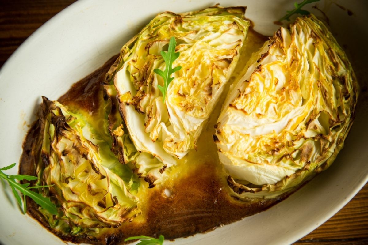 양배추 스테이크  / Peredniankina-shutterstock.com