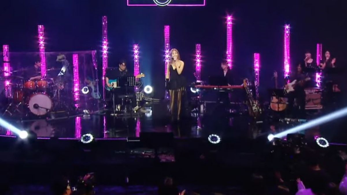 가수 겸 뮤지컬 배우 옥주현이 그룹 핑클 시절 곡, '루비'를 부르는 모습. 옥주현은 뛰어난 보컬로 데뷔부터 현재까지 대중들에게 큰 호평을 얻고 있다. / 유튜브 'MBCentertainment'