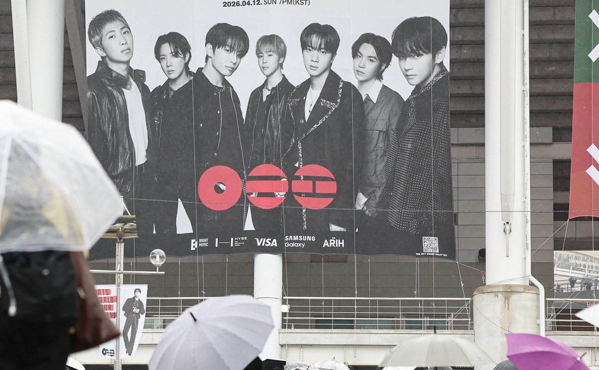 그룹 방탄소년단(BTS) 월드투어 공연장인 경기 고양시 고양종합운동장 모습. 자료 사진. 11일 경찰에 따르면 이날 오후 3시 20분쯤 경기도 고양시 일산서구에 있는 고양종합운동장 보조경기장 티켓부스에서 한 남성이 손목 팔찌 500개를 들고 달아났다는 신고가 접수됐다. 해당 팔찌는 그룹 방탄소년단(BTS) 공연장 입장에 필요한 물품이다. 현장에서는 티켓과 함께 확인 절차를 거쳐야 입장할 수 있다.     / 뉴스1