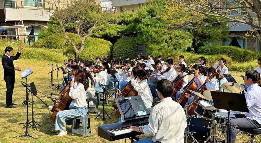 포항 영일대 잔디광장 채운 클래식 선율...포항제철소 ‘영일대 블라썸’ 성료