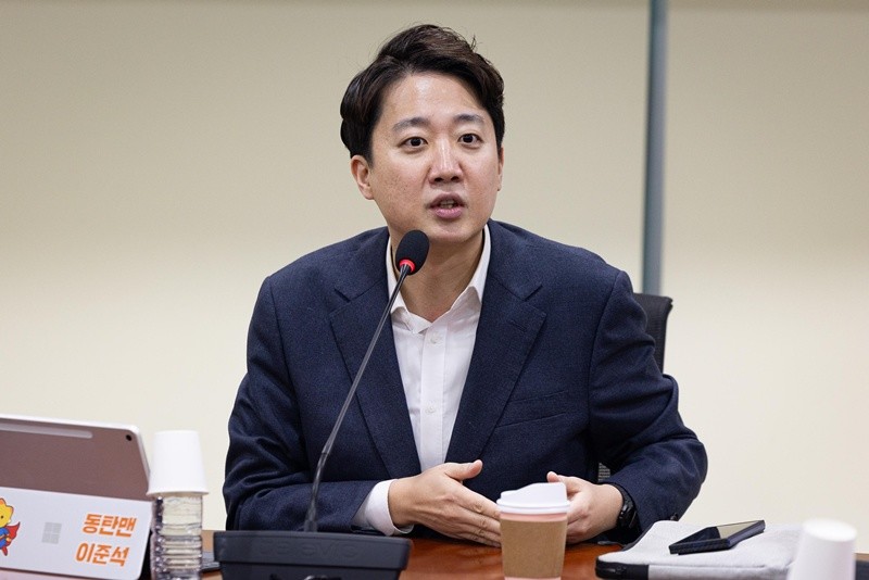 이준석 개혁신당 대표가 3일 서울 여의도 국회 의원회관에서 열린 국민의힘 대안과미래 주최 '위기의 한국 보수에 대한 진단과 해법!' 토론회에서 기조발언을 하고 있다. 2026.2.3 / 뉴스1