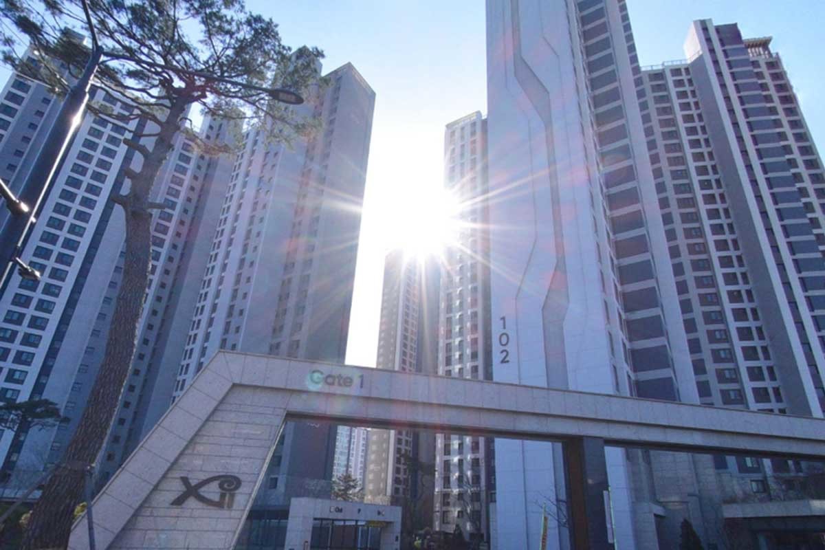 서울 강동구 길동에 위치한 '강동 헤리티지 자이' 전경. 해당 단지는 13일 무순위 줍줍 청약 접수를 받아 16일 당첨자를 발표한다. / 네이버 로드뷰 캡처