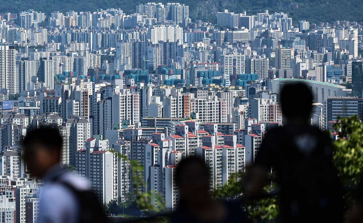 서울 중구 남산에서 바라본 시내 아파트 단지. / 뉴스1
