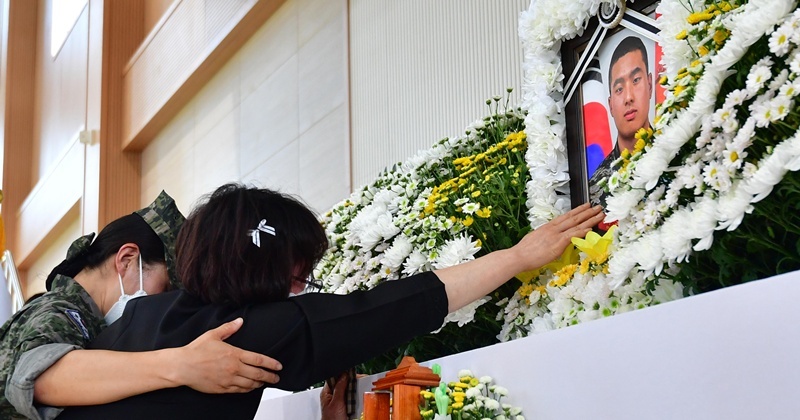 채 상병 어머니 "가슴 후벼 파며 살아...임성근, 절대 용서 못 한다"