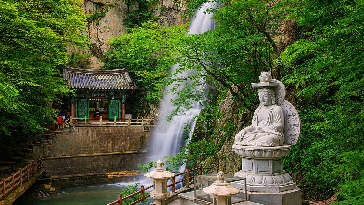 양산 홍룡사. 기사 내용 토대로 AI툴 활용해 제작한 자료사진.