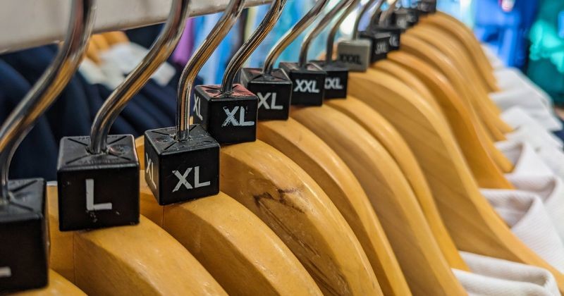 엑스트라 엑스트라 라지, 엑스트라 라지 그리고 라지 옷 사이즈  / 셔터스톡