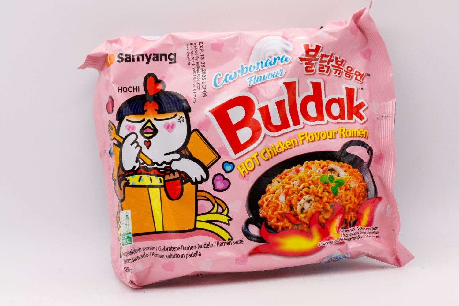 해외에서도 큰 인기를 끌고 있는 ‘불닭볶음면’. 매운맛 챌린지 열풍을 일으키며 K-푸드의 상징적인 매운 음식으로 자리 잡았다. / 셔터스톡