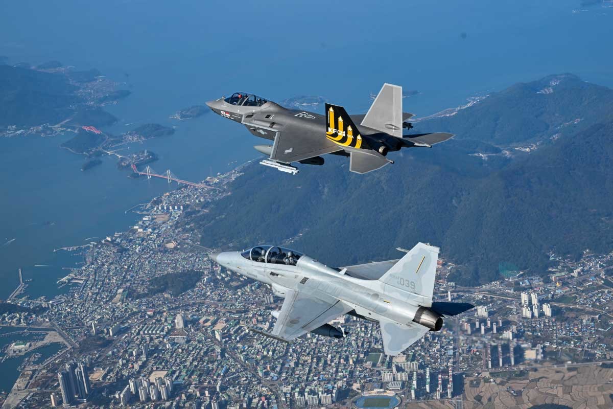 취임 후 첫 지휘비행 나선 손석락 공군참모총장. / 뉴스1(공군 제공)