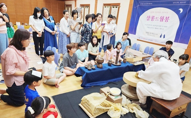 "유리 진열장 밖으로 나온 역사"… 광주시 광산구, 전통과 현대 넘나드는 '힙'한 놀이터 개장