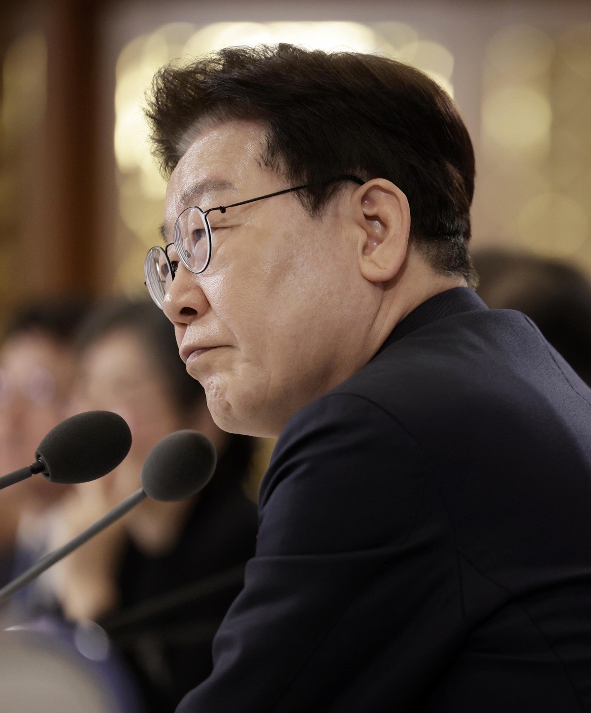 이재명 대통령이 9일 청와대에서 열린 국민경제자문회의 제1차 전체 회의에서 참석자 발언을 듣고 있다. / 뉴스1