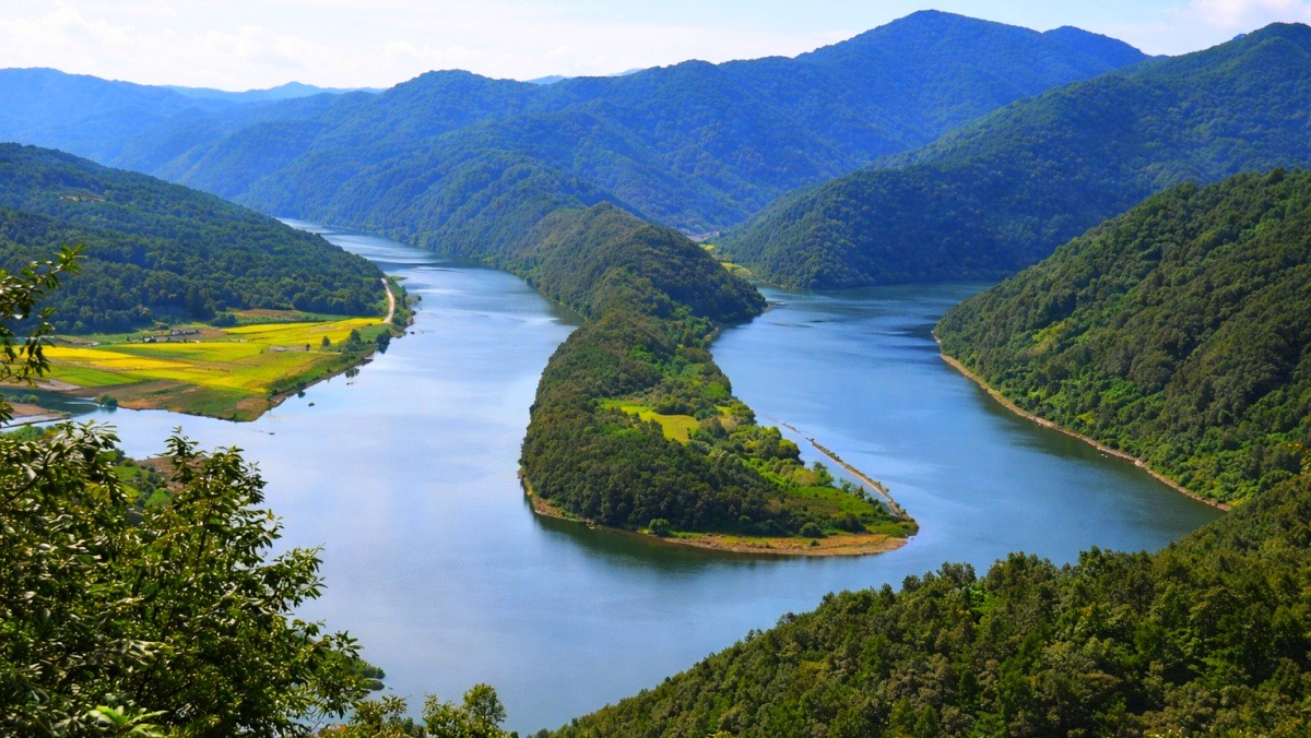 둔주봉 전망대에서 바라본 풍경. / 옥천군청 공식 블로그, AI