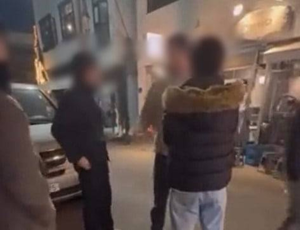 프로야구선수 최충연이 사진 촬영을 요청한 팬의 외모를 비하하는 모습이 포착됐다. / 인스타그램