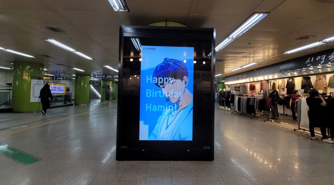 지하철역 CM보드 광고 사진. / 촬영 = 위키트리
