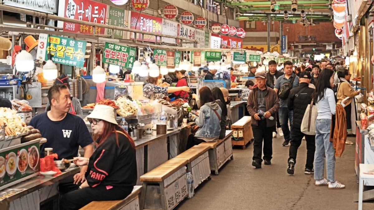 오픈런은 물론 2시간 웨이팅…120년 전통 '광장 시장'의 모습이 달라졌다